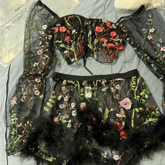iHeartRaves Black Floral Embroidered Set W/ Flower Choker - Picture 1 of 5